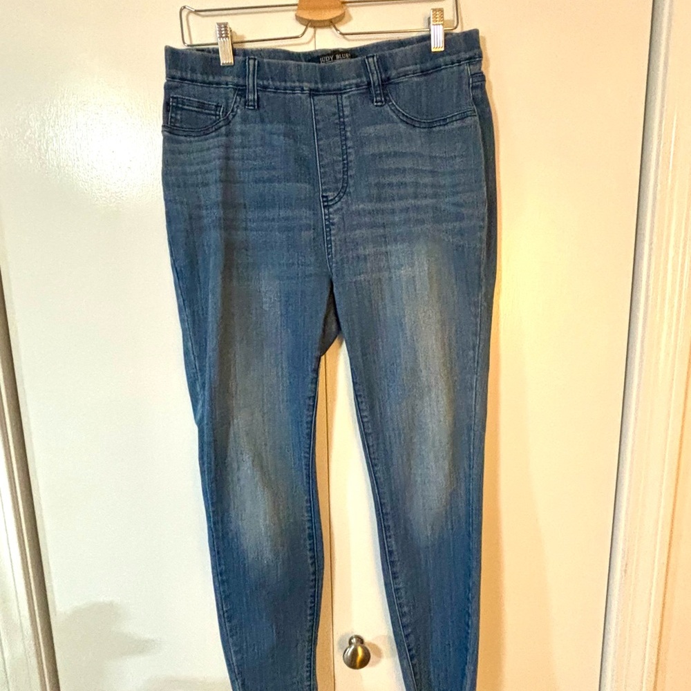 Judy Blue Medium Wash Skinny Jeans